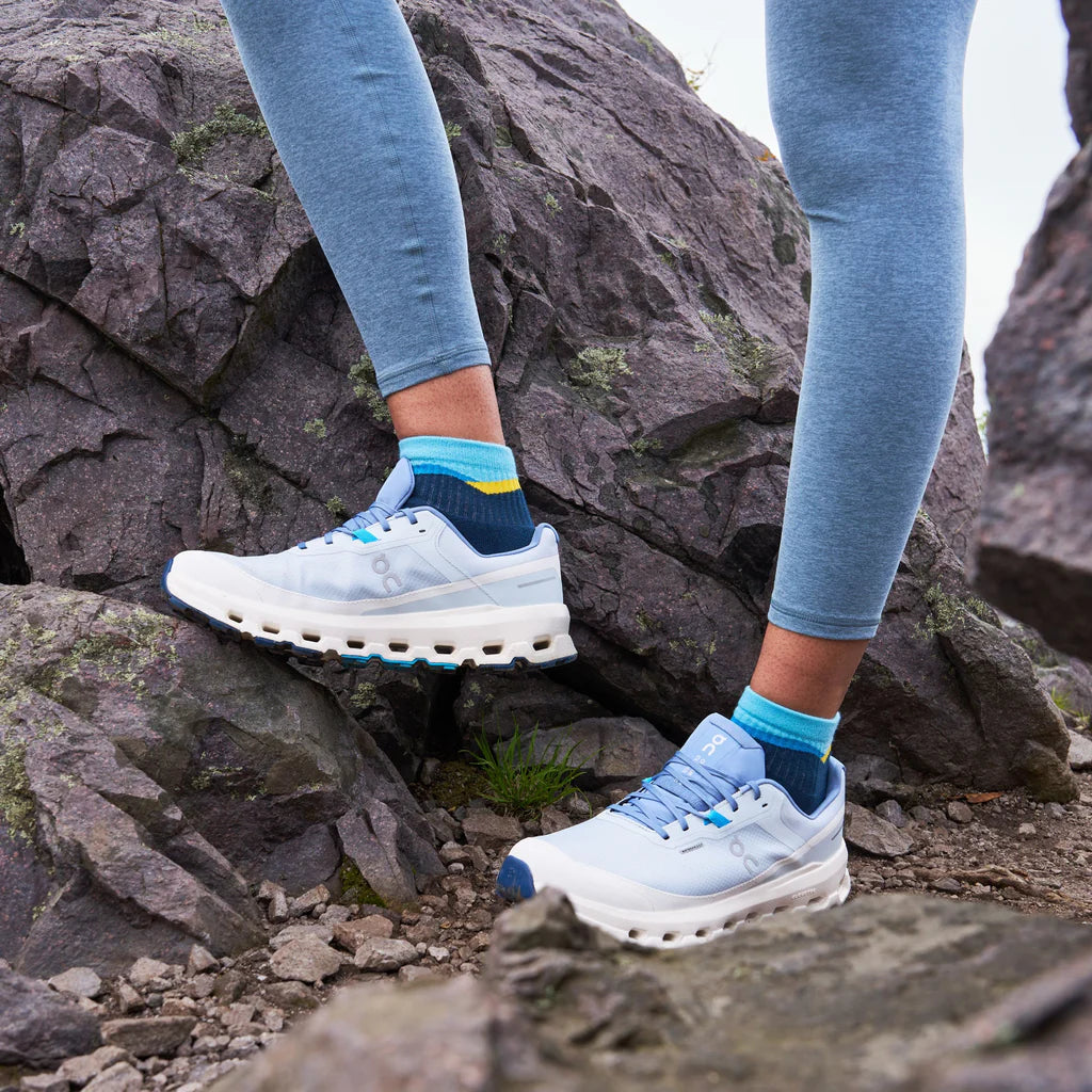 Feetures Trail Max Cushion Quarter Socks - Mountain High Blue 3