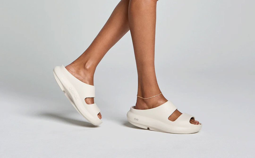 Oofos Women’s Ooyea Slide Sandal Chalk3