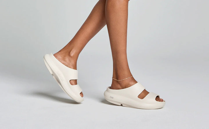 Oofos Women’s Ooyea Slide Sandal Chalk3