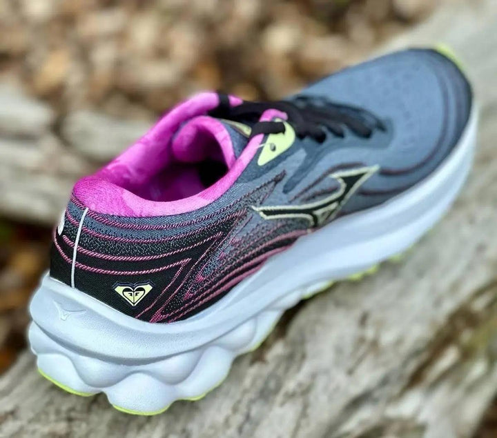 Mizuno - Mizuno Women’s Wave Skyrise 5 Roxy Running Shoe - The Shoe Collective