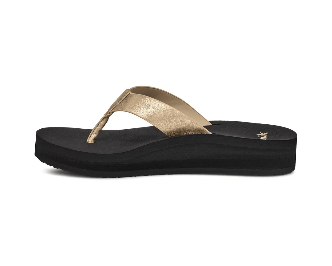 Sanuk - Sanuk Women’s Highland Metallic Sandal Champagne - The Shoe Collective